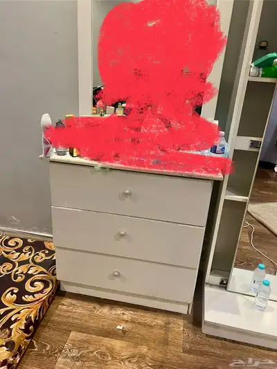 عفش مكون من سرير نفرين ودولاب وتسريحه ودولاب شاشه ومرايا 1