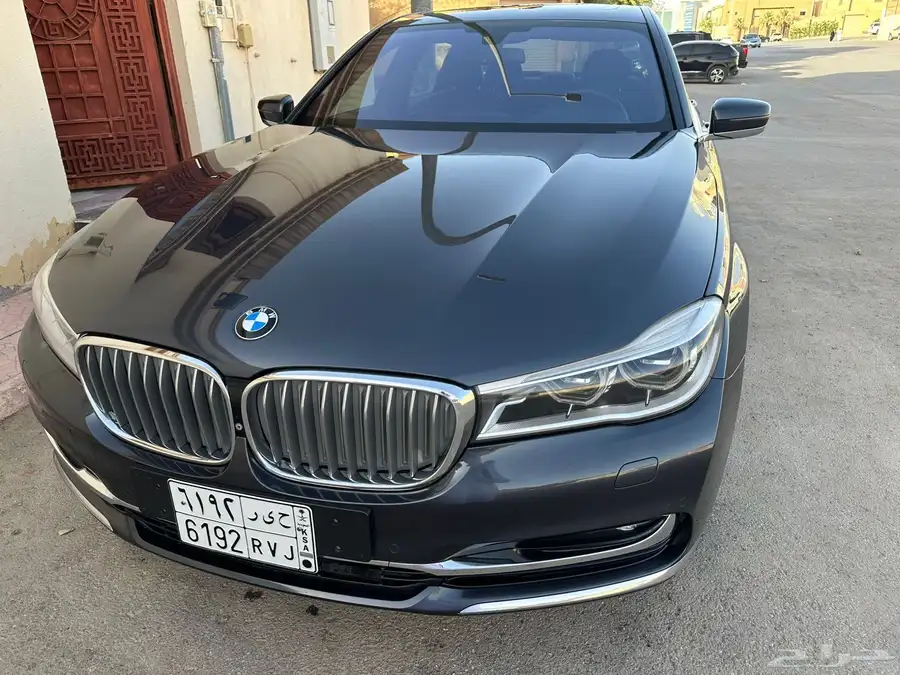 استخدام شخصي BMW 740 1