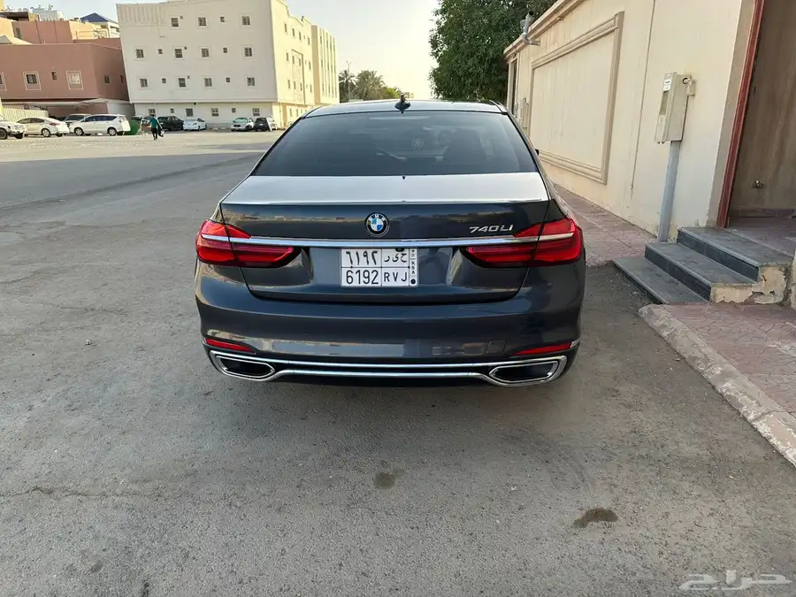 استخدام شخصي BMW 740 2