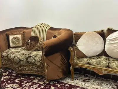 طقم كنب مع طاولات 3
