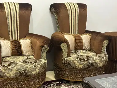 طقم كنب مع طاولات 5