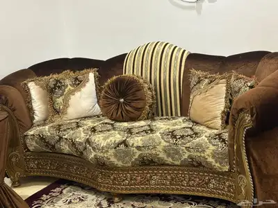طقم كنب مع طاولات 7