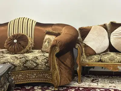 طقم كنب مع طاولات 4