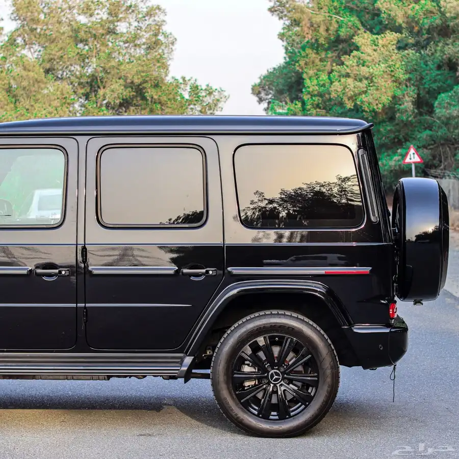 2025 Mercedes-Benz G-Class G 550 BLACKفي الامارات 3