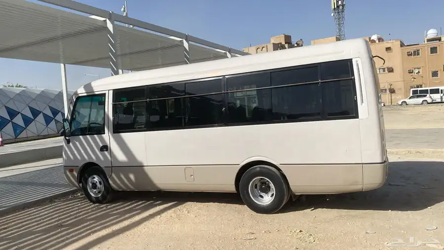 باص مستوبيشي 2004 1