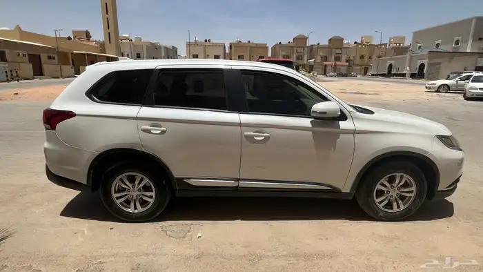 مستبيشي اوت لاندر مستعمل نضيف 7