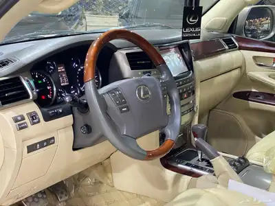 جيب لكزس LX570 فل كامل 2012 8