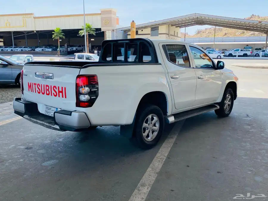 متسوبيشى L200 2022 8