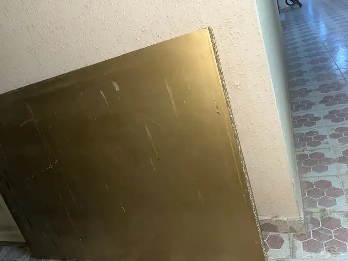 طاوله طعام طوله ثلاث أمتار مقسومة متر ونص متر ونص على السوم 0