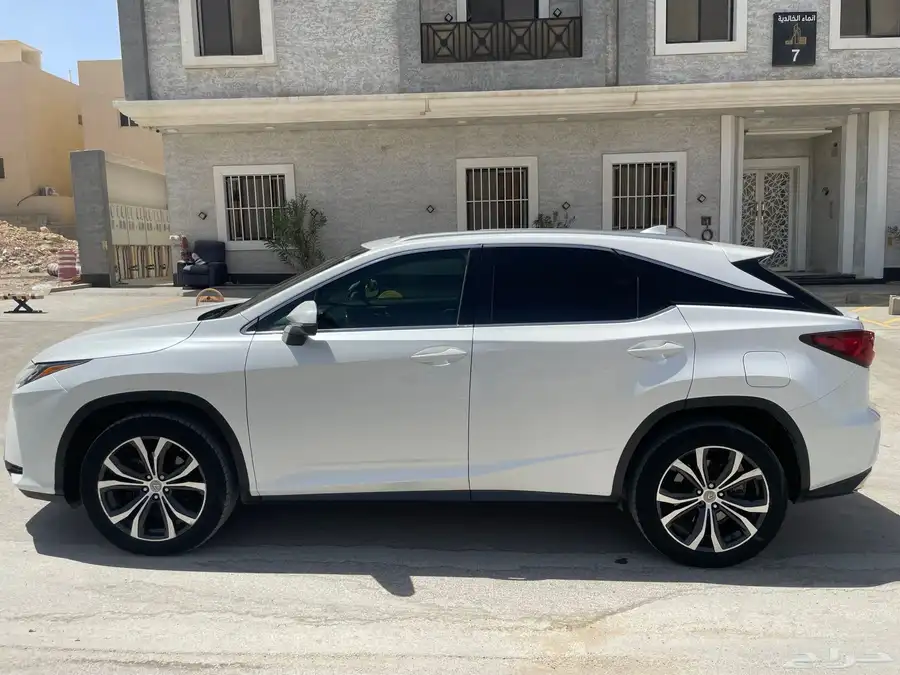 لكزس RX350 2017 أبيض فل كامل بحالة ممتازه 0