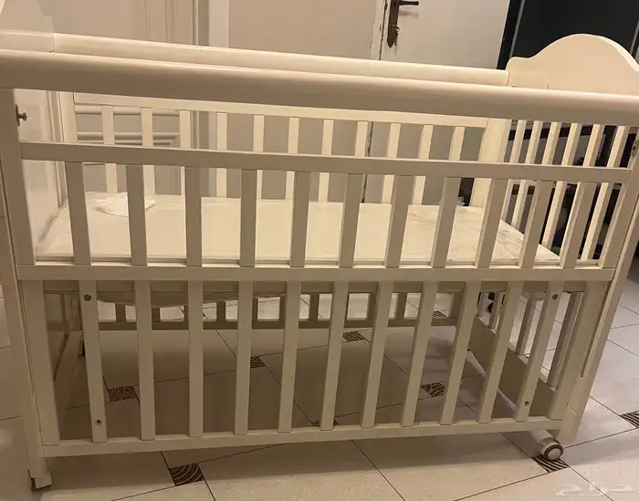 سرير أطفال حاله ممتازه من عمر مولود إلى 5 سنوات 0