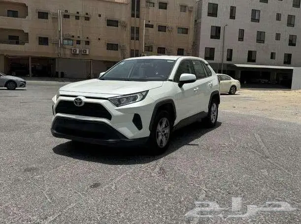 تويوتا راف 4 دبل ممشى قليل حالة نظيفة جدا لون ابيض لؤلؤي 6