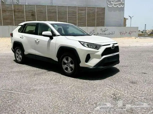 تويوتا راف 4 دبل ممشى قليل حالة نظيفة جدا لون ابيض لؤلؤي 5