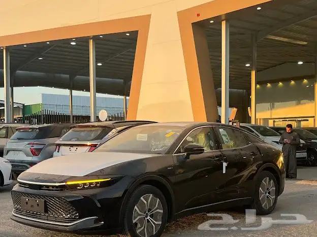 تويوتا كراون بريميوم 2025 العودة لجميع السيارات 1