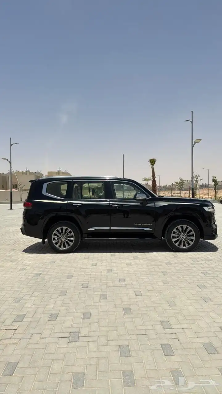 لاندكروزر 2023 VX.S 1