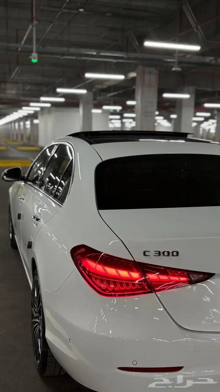 مرسيدس C300 موديل 2023 داخليه جملي 16