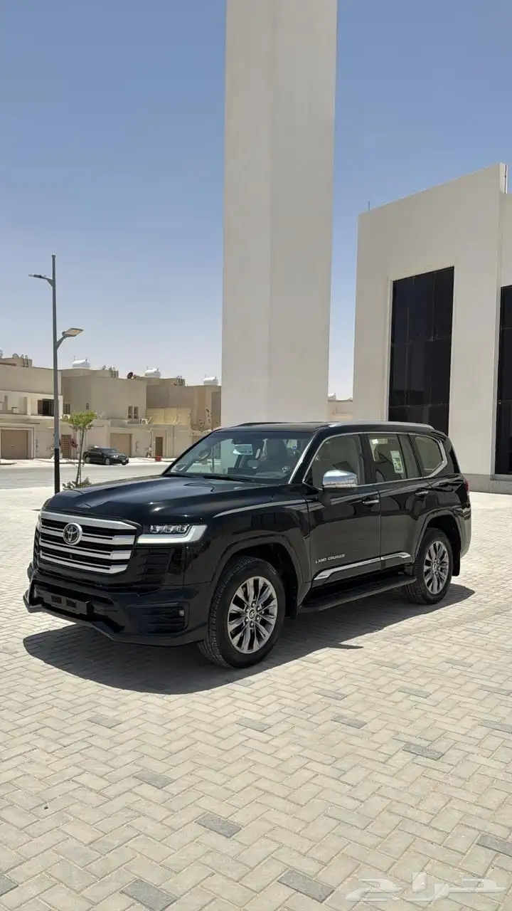 لاندكروزر 2023 VX.S 8