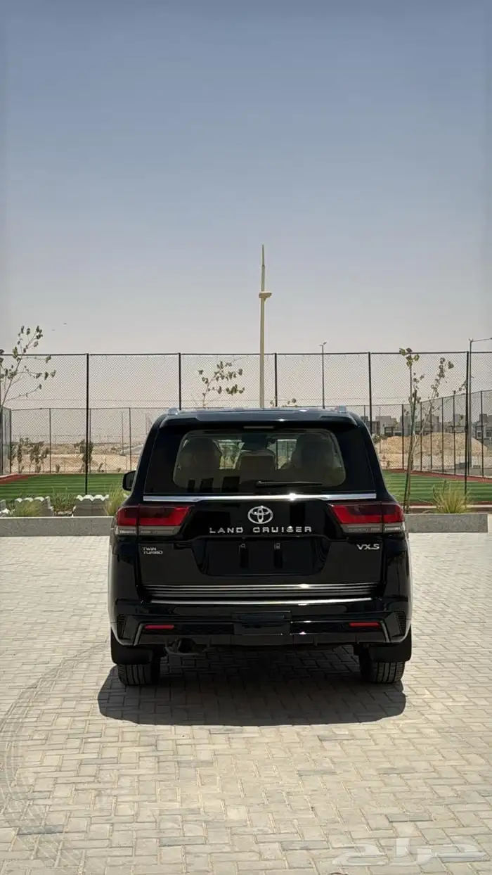 لاندكروزر 2023 VX.S 3