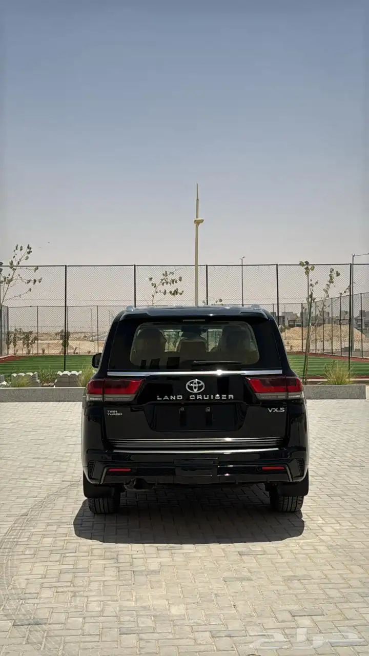 لاندكروزر 2023 VX.S 3