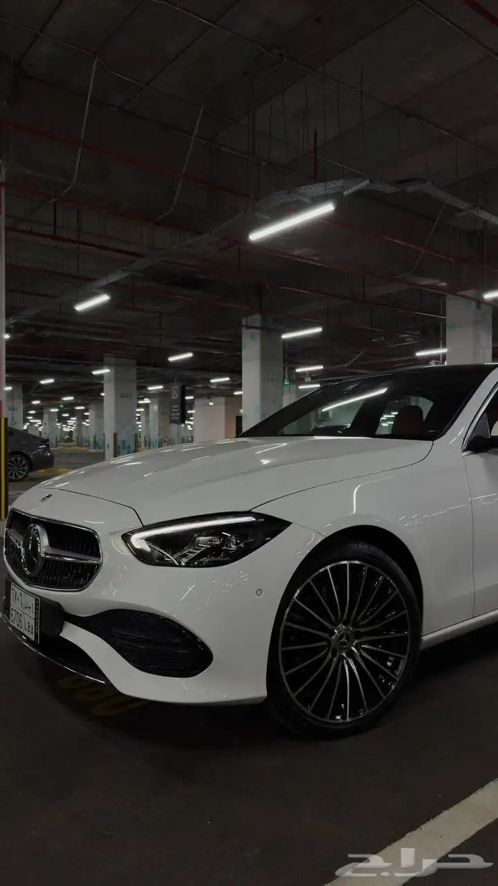 مرسيدس C300 موديل 2023 داخليه جملي 14