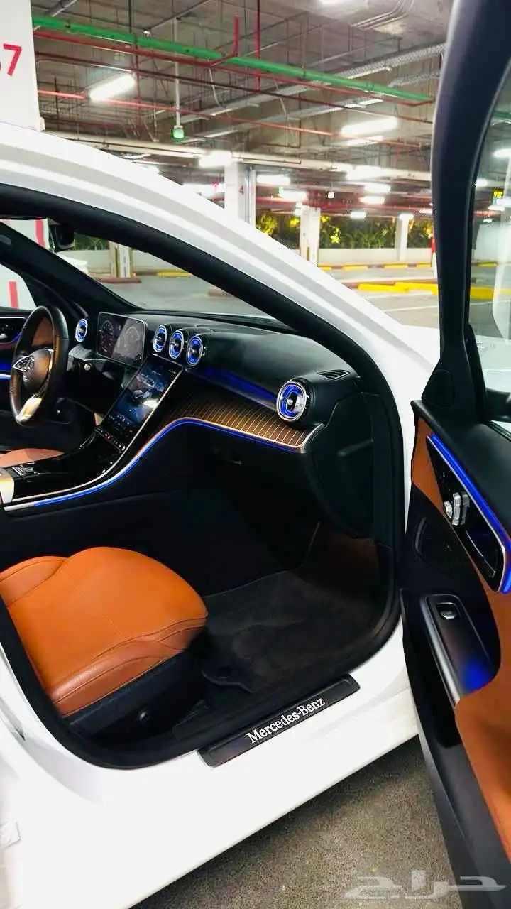 مرسيدس C300 موديل 2023 داخليه جملي 8