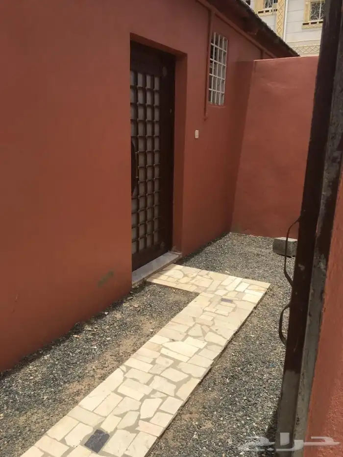 شقه الايجار عل طريق سوده300 2