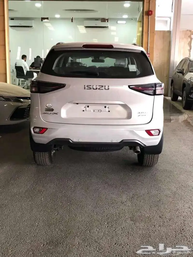 ايسوزو ام يو اكس 0