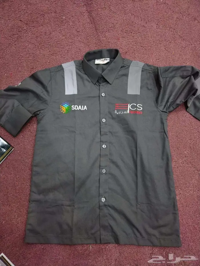 متخصصون في مجال الزي الموحد 2