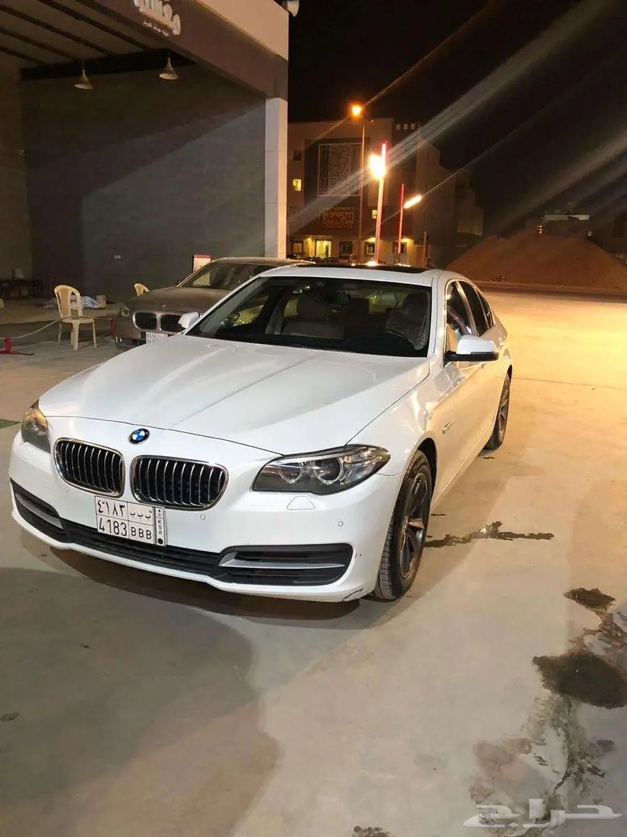 BMW 520 مع اللوحة 1