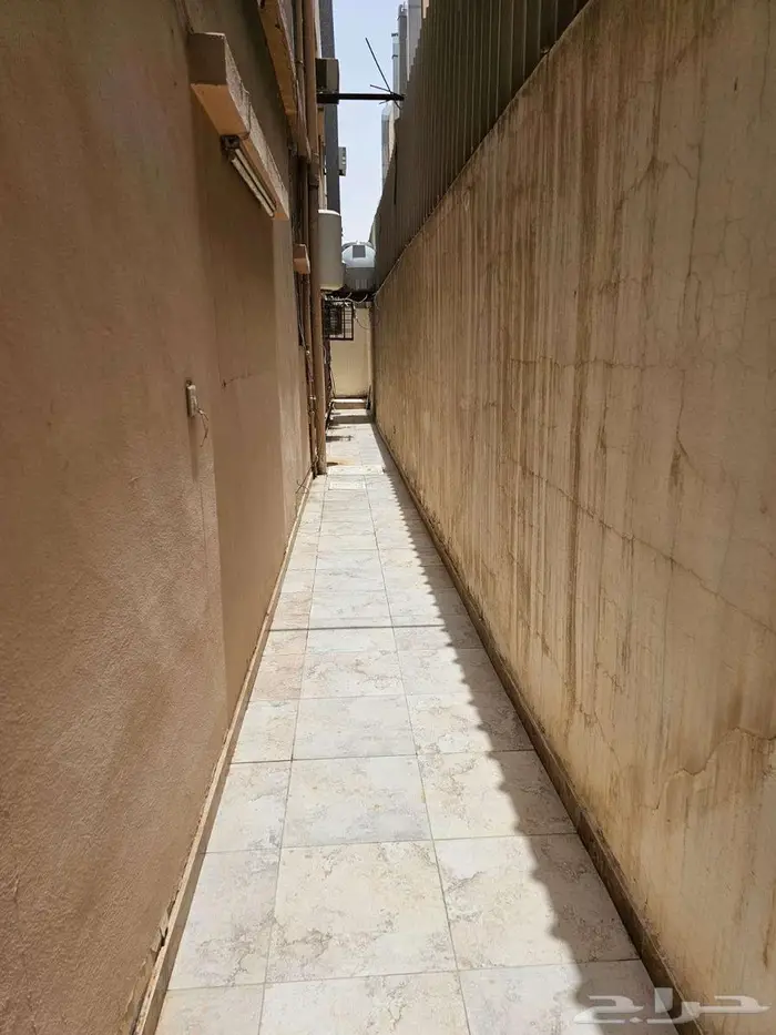 فيلا للبيع دورين الاحساء الهفوف حي البصيرة مساحة 350 مترشرقي 11