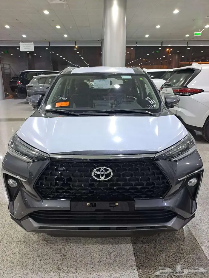 تويوتا فيلوز GLX 2025 ( لون رمادي ولون ابيض ) 5