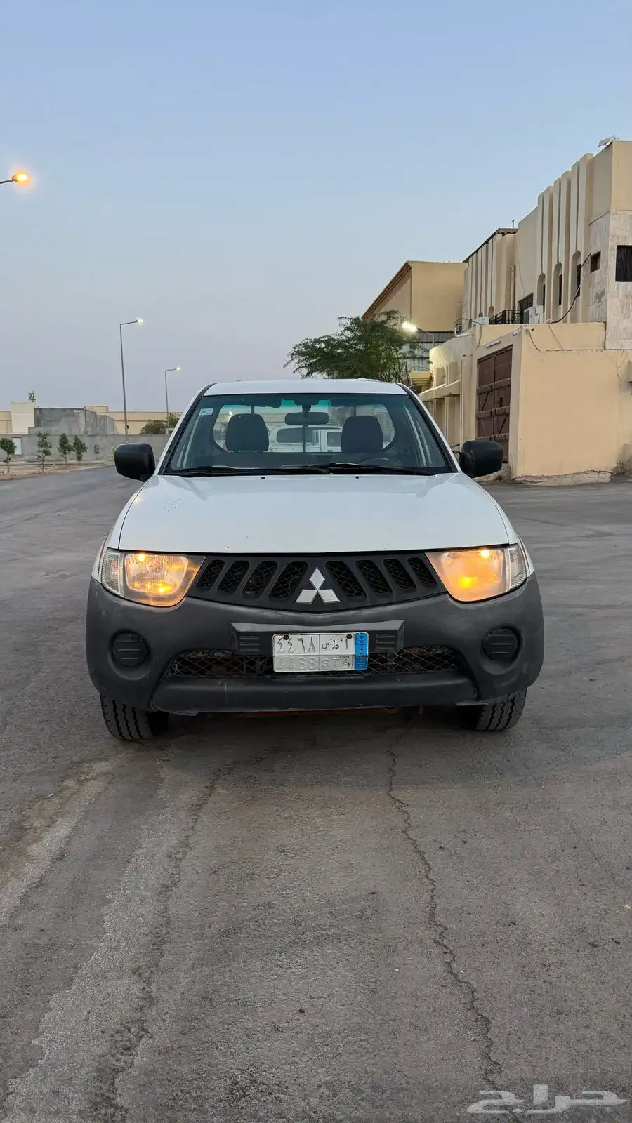 وانيت متسوبيشي ماشي 76 الف بدي سليم ماعدا باب الصندوق 1