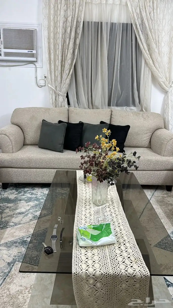 كنب مع الطاوله مع الستاره كنب 0