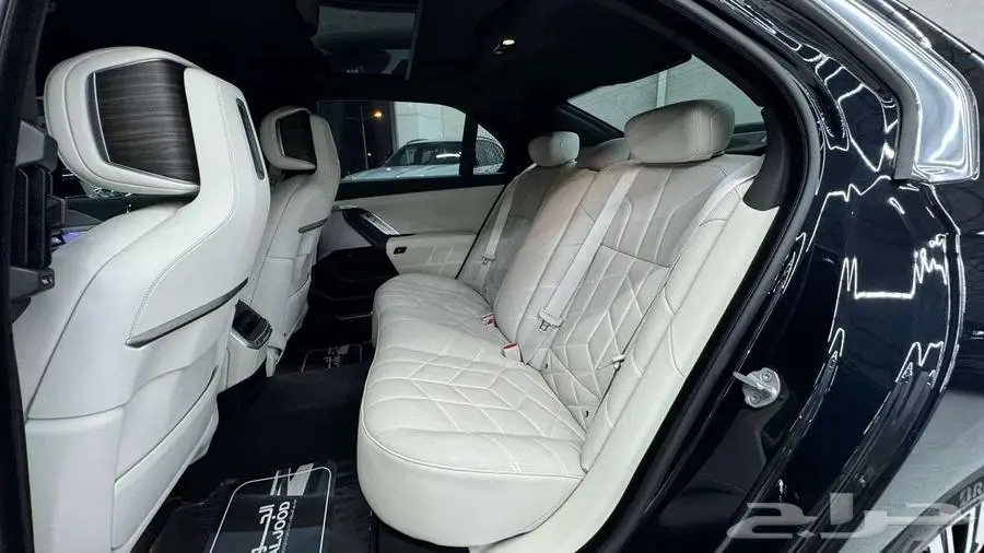 2024 بي ام دبليو 735 ال اي BMW 730LI 12