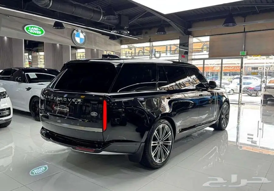 Range Rover Vouge V8 LWB - 2023 - 13.400KM 3