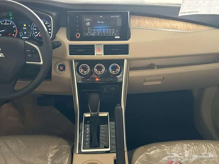 ميتسوبيشي اكسباندر هاي لاين 2025 15