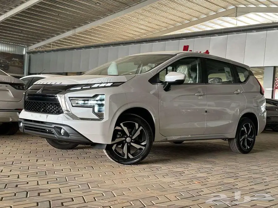 ميتسوبيشي اكسباندر هاي لاين 2025 7