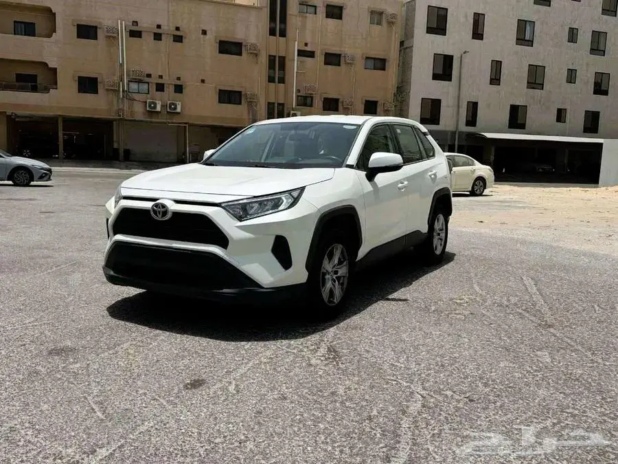 تويوتا راف 4 دبل ممشى قليل حالة نظيفة جدا لون ابيض لؤلؤي 4