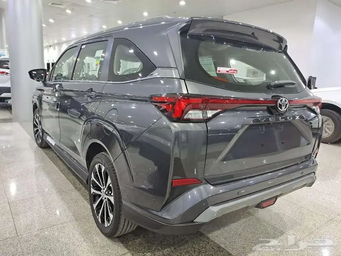 تويوتا فيلوز GLX 2025 ( لون رمادي ولون ابيض ) 7