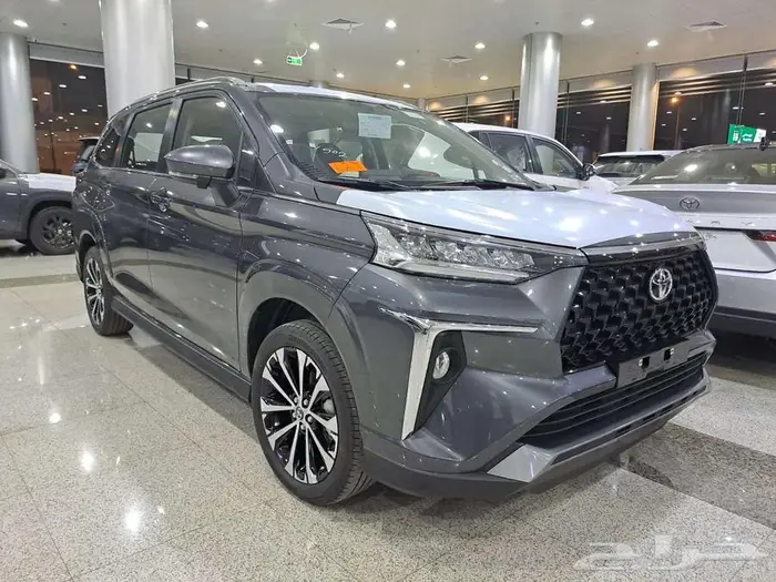 تويوتا فيلوز GLX 2025 ( لون رمادي ولون ابيض ) 4