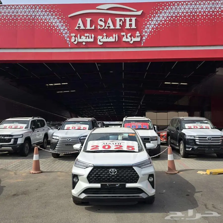 تويوتا فيلوز GLX 2025 1