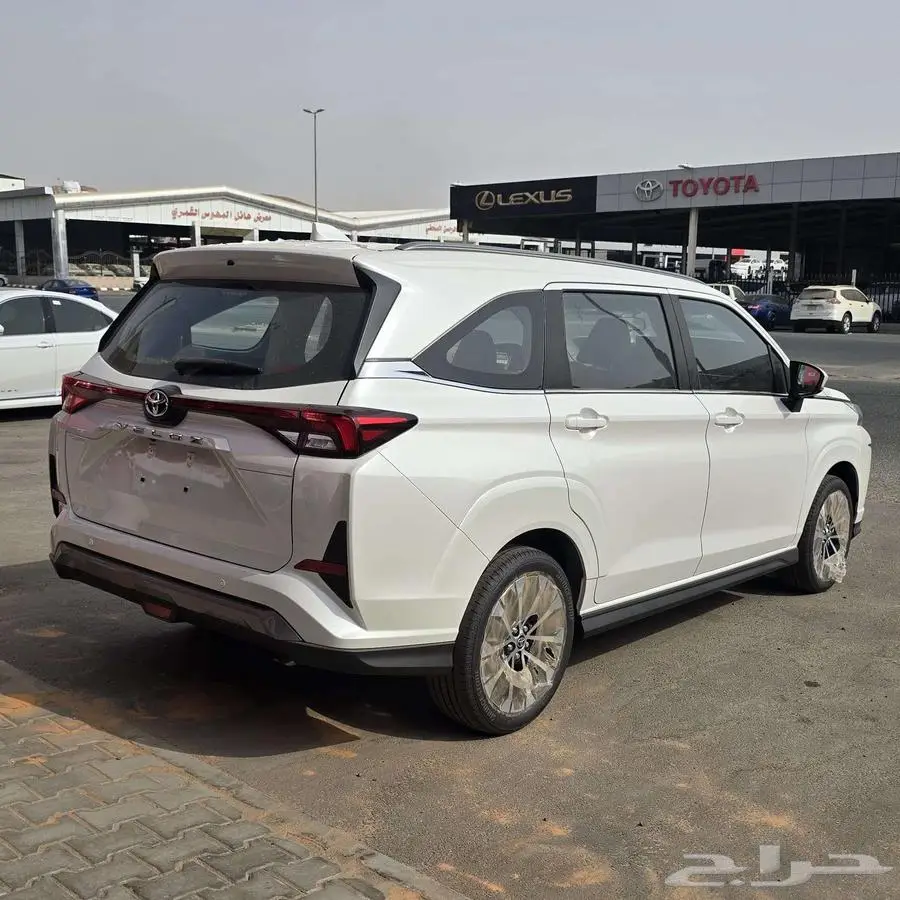 تويوتا فيلوز GLX 2025 2