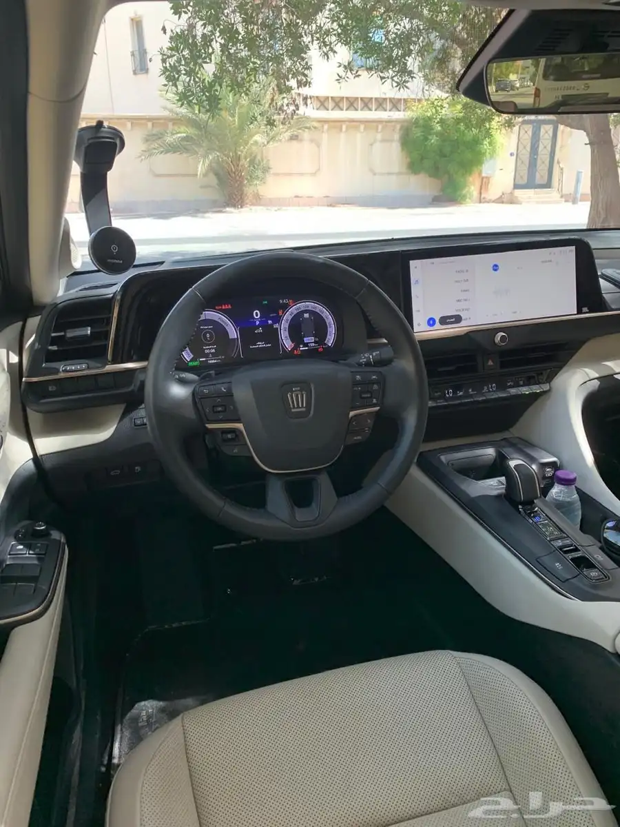 كراون ماجيستا 2023 6
