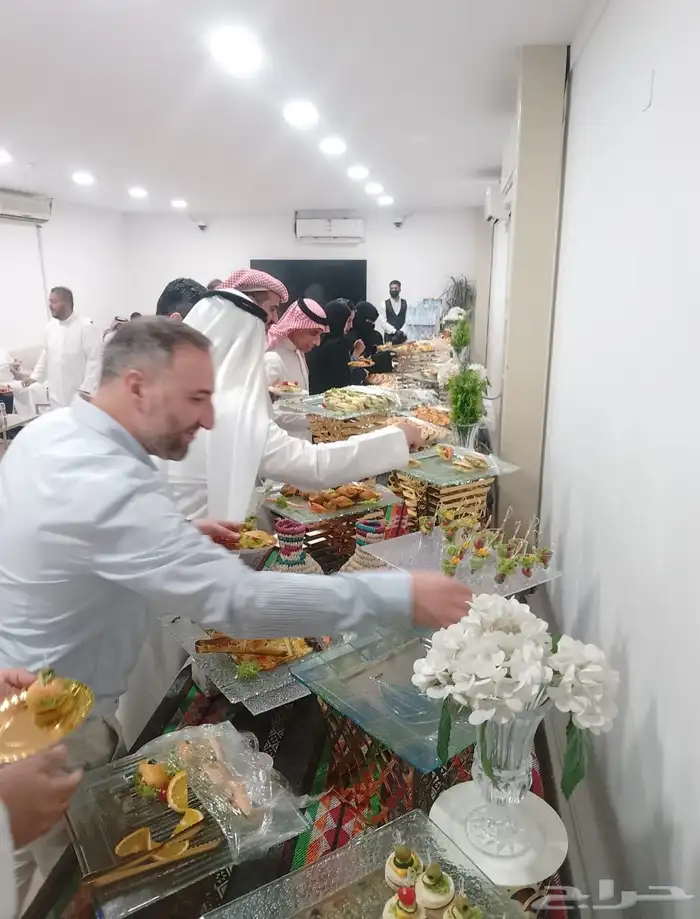 بوفيه مفتوح مطعم البناني مقبلات وأكلات متنوعة فاخره 4