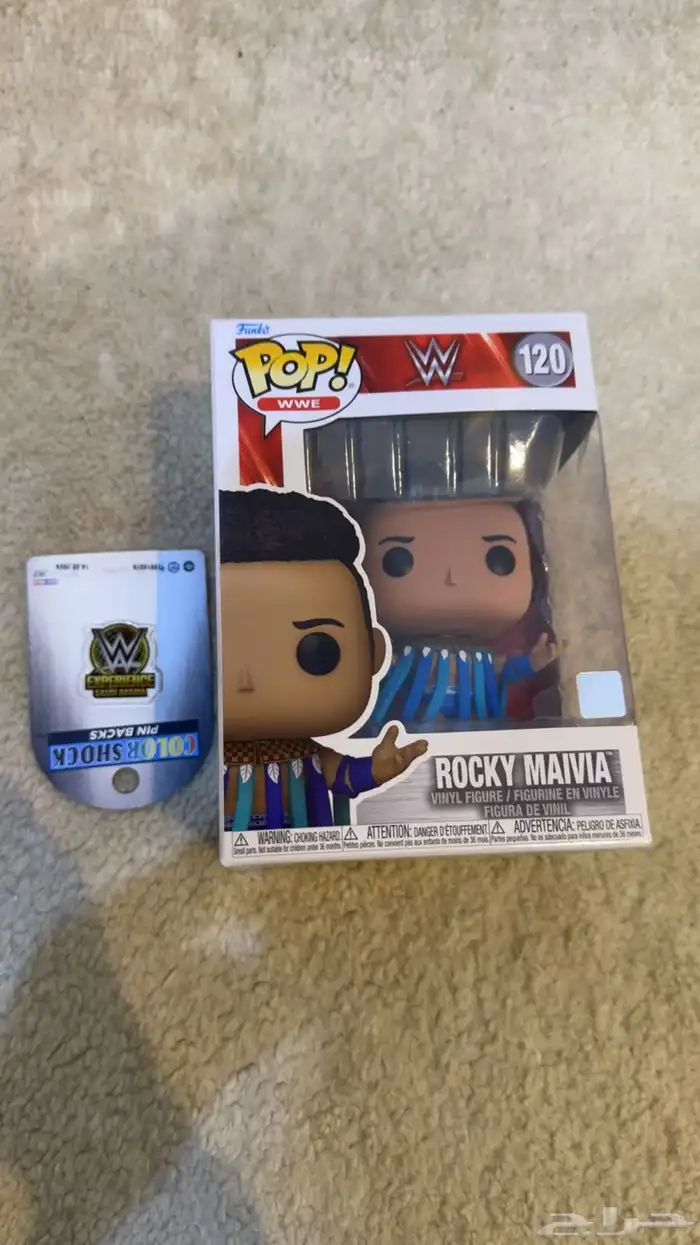 مجسم المصارع دواين ذا روك مع شعار WWE 0