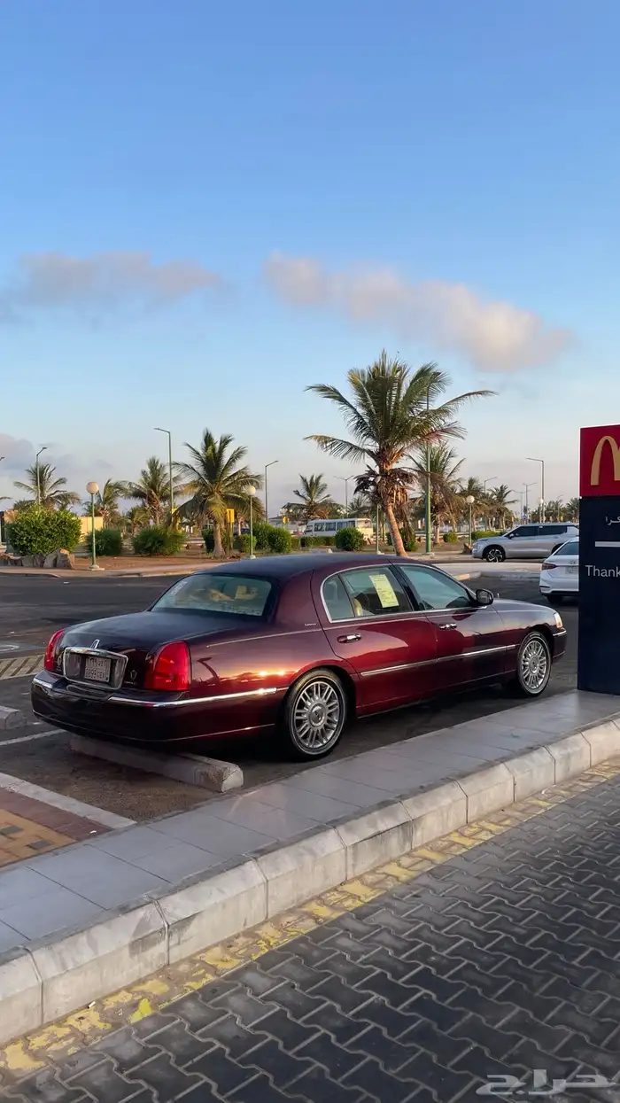 لينكون تاون كار 2009 لارج 25