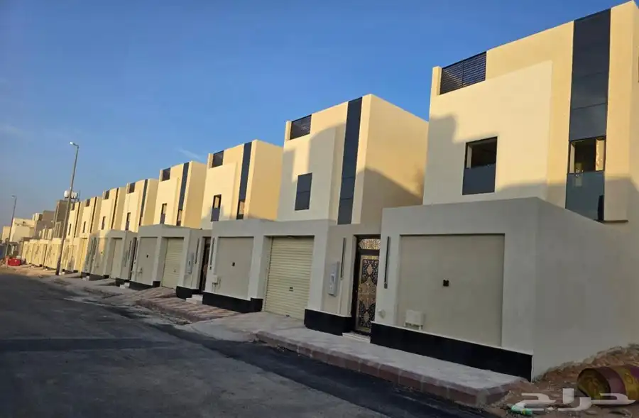 فلل فاخرة حي المحيسن النموذجي مقابل القطار 1