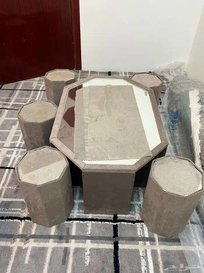 طاولات للبيع 4