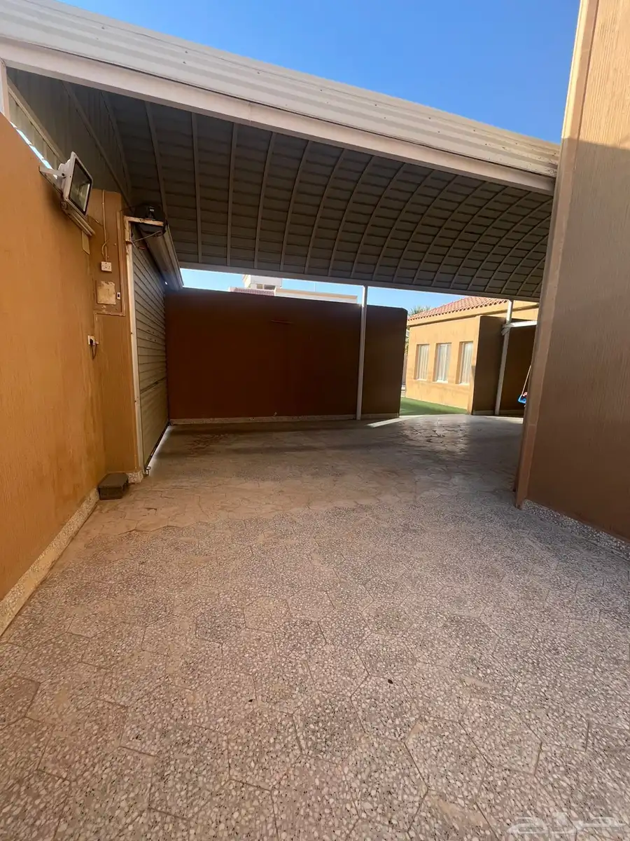 فيله للبيع القويعيه حي الجزيره 8