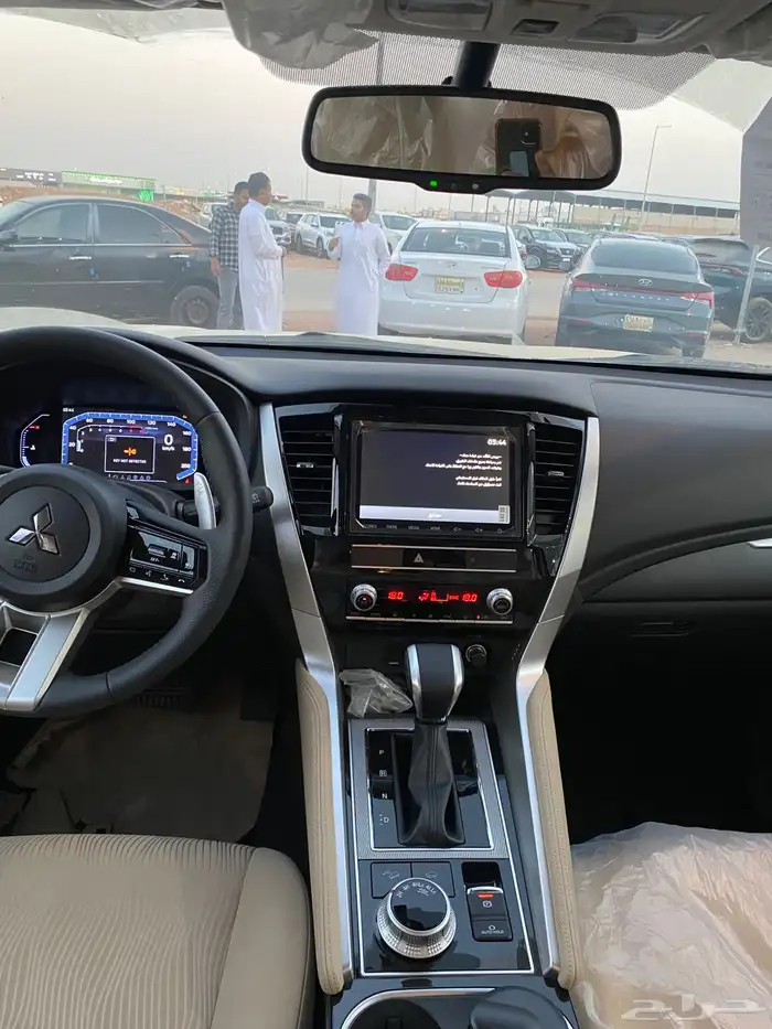 ميتسوبيشي مونتيرو نص فل 2025 6